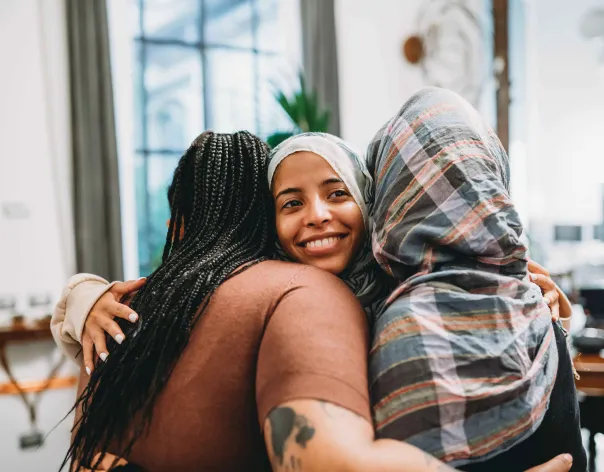 3 friends hugging