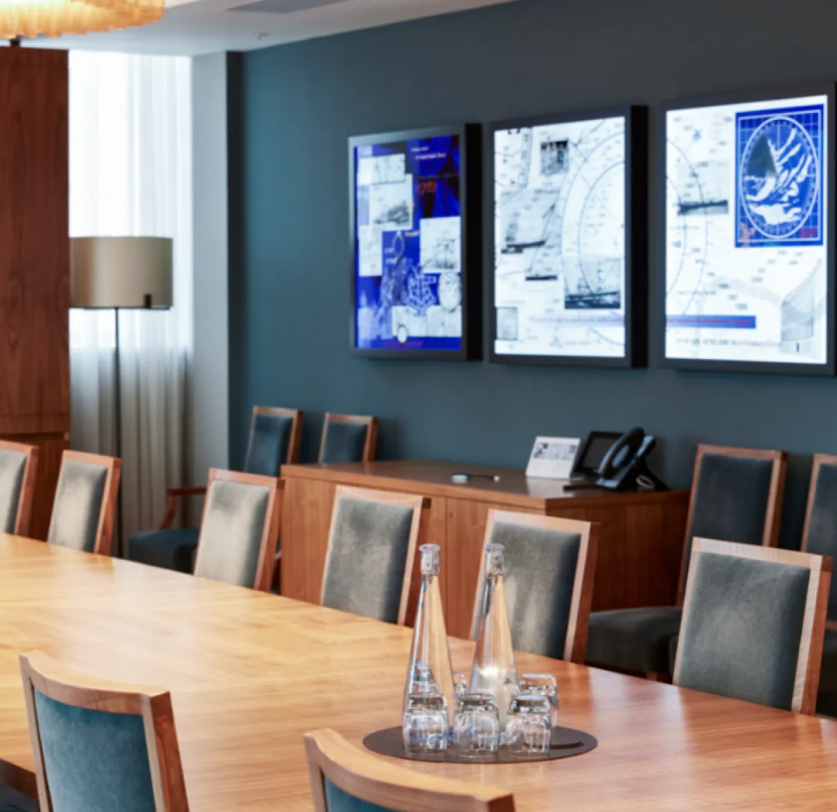 Image of a office meeting