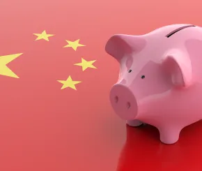 piggy_bank_china_frag_shutterstock_532399801.jpg