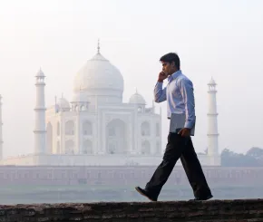 businessman_taj_mahal.jpg