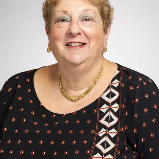 Elissa Bayer