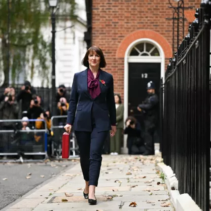 Rachel_Reeves_Walking.jpg